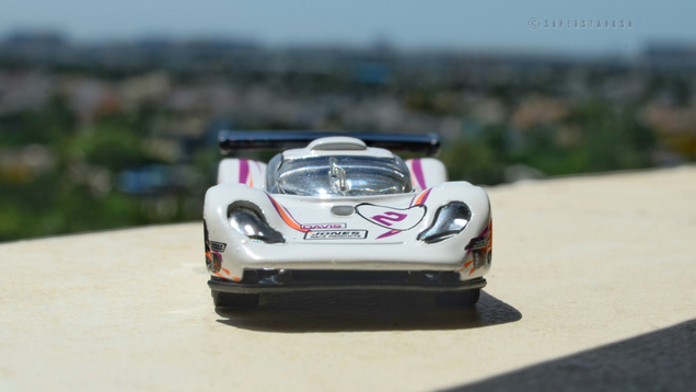 Illustration for article titled Rennsport Reunion: Hot Wheels Porsche 911 GT1-98 Straßenversion